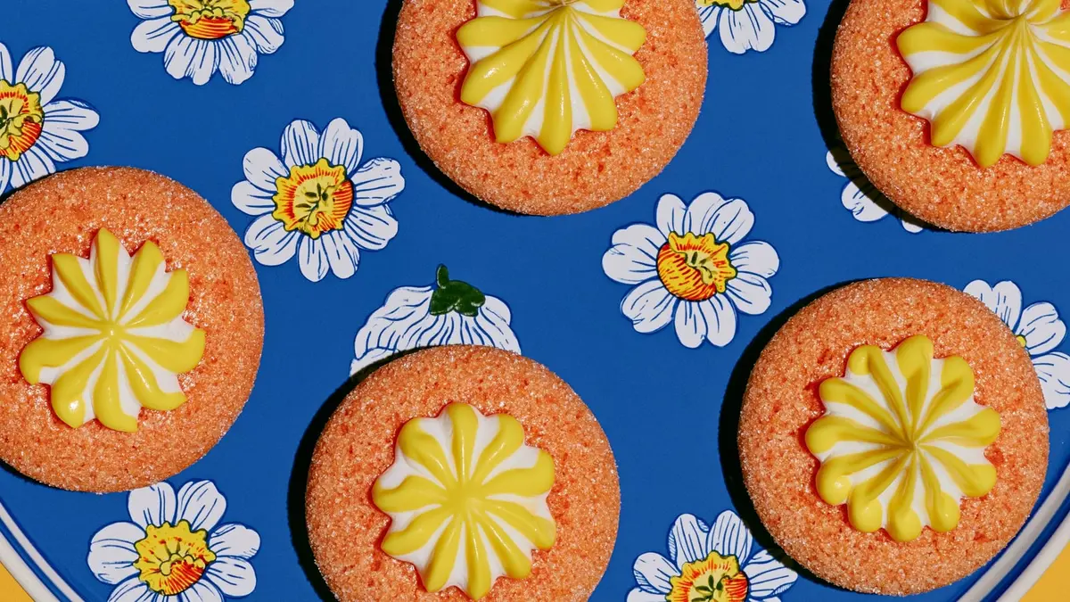 Krema Gingerbread Cakes için Midjourney ile üretilmiş temsilî görsel 2