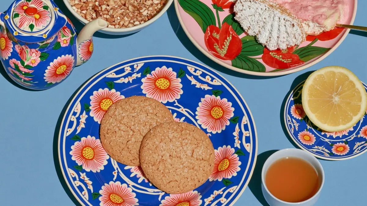Krema Gingerbread Cakes için Midjourney ile üretilmiş temsilî görsel 3
