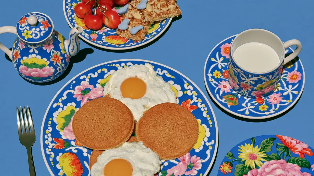 Krema Gingerbread Cakes için Midjourney ile üretilmiş temsilî görsel 4